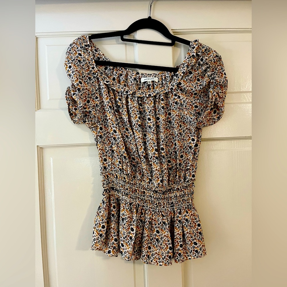 Max studio top. Size medium. Can be worn on or off the shoulder.